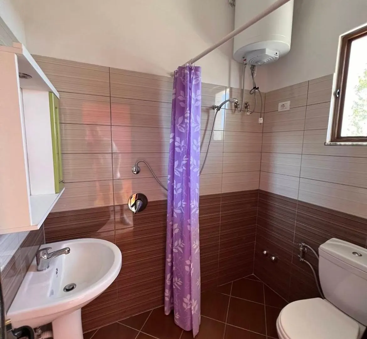 Hotel Marino Baks-Rrjoll 0*,